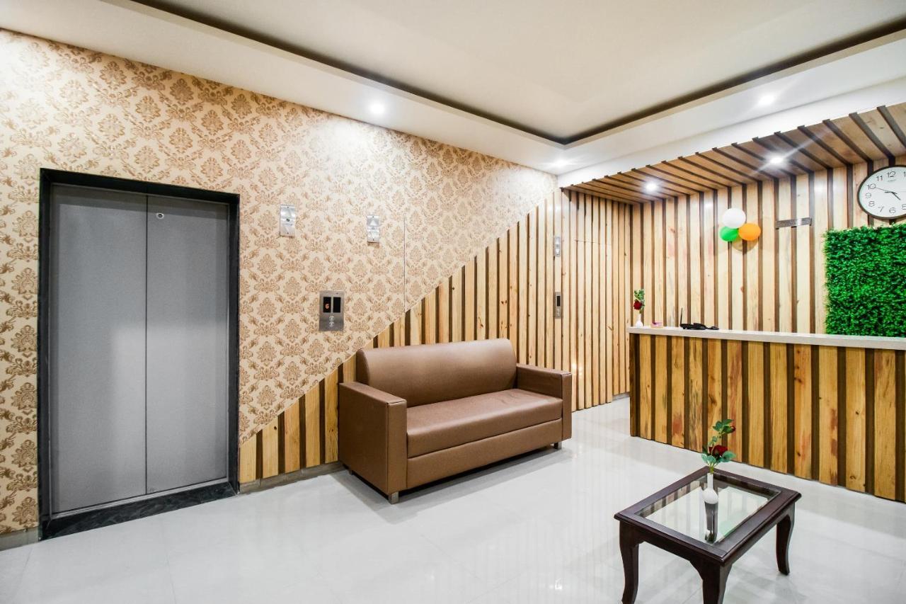 Hotel Grand 81 Фаридабад Экстерьер фото