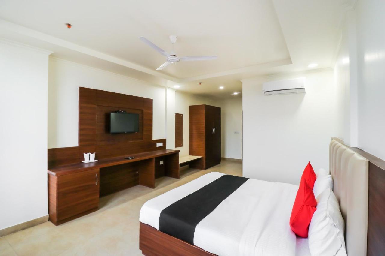 Hotel Grand 81 Фаридабад Экстерьер фото