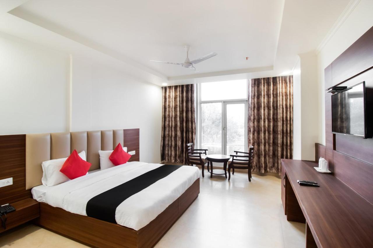 Hotel Grand 81 Фаридабад Экстерьер фото